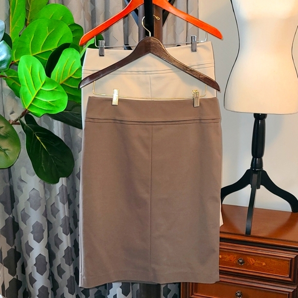 Bundle of 2 Cassis skirts. Kaki Brown and beige. Fully lined. Size 8. - Picture 1 of 7